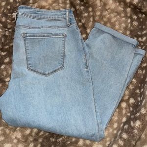 Crown & Ivy Light Wash Cuffed Crops sz 14